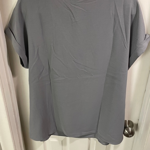 ee:some top in Gray. Loose fit. Size down. - Picture 3 of 5